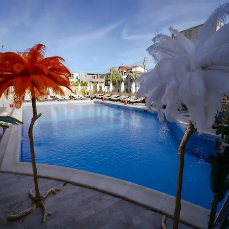 Almar Luxury Hotel 4*