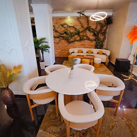 Almar Luxury