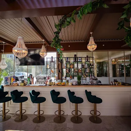 Almar Luxury Hotel 4*