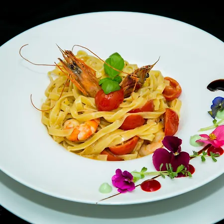 Almar Luxury ホテル 4*